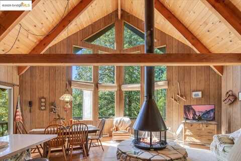 28511 Georges Dr, Pinecrest, CA 95364