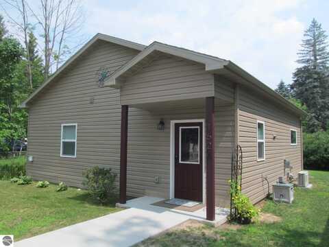 162 LEISURE ROAD, CADILLAC, MI 49601
