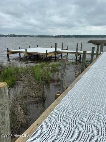 411 S Plantation Lane, Swansboro, NC 28584
