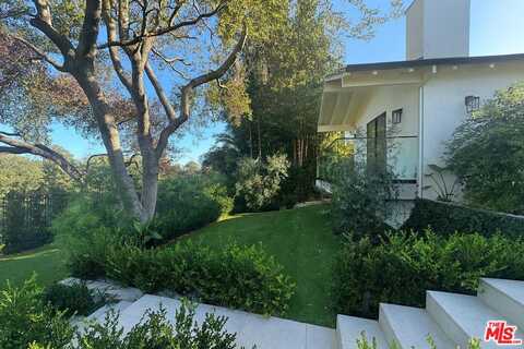 670 N Las Casas Ave, Pacific Palisades, CA 90272