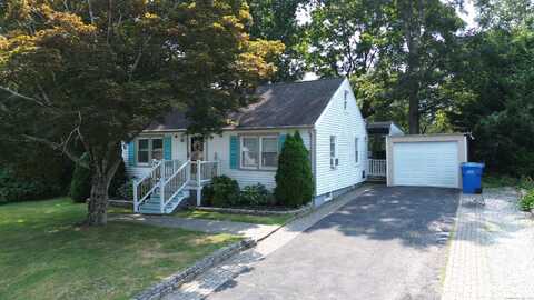 7 Rocky Ledge Drive, Clinton, CT 06413