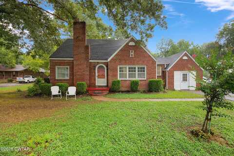 301 Bolivar Highway, Jackson, TN 38301
