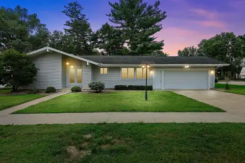605 E Union, Manchester, IA 52057