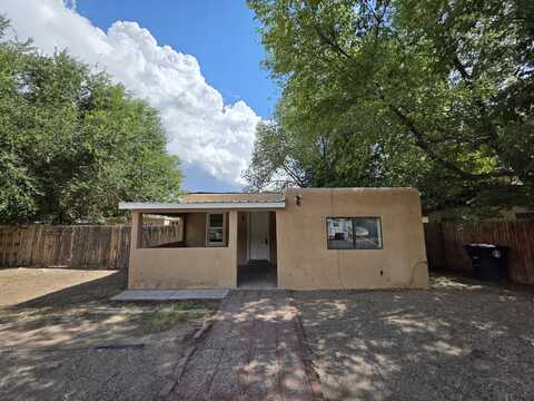 4718 GLENDALE Road NW, Albuquerque, NM 87105