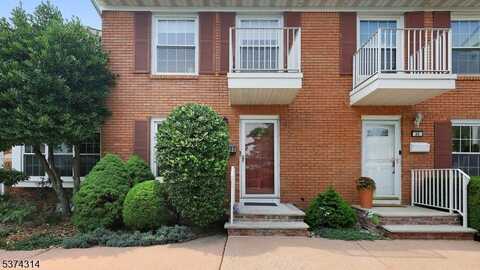 90 Wick Dr, Woodbridge, NJ 08863
