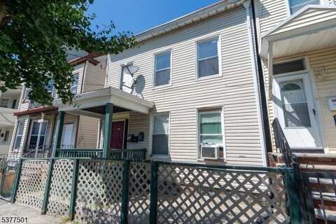 113 Pearl St, Paterson, NJ 07501