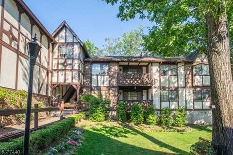 1906 Faulkner Ct, Mahwah, NJ 07430