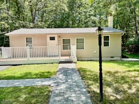17 Eastbrook Ln, Hampton, NJ 07860