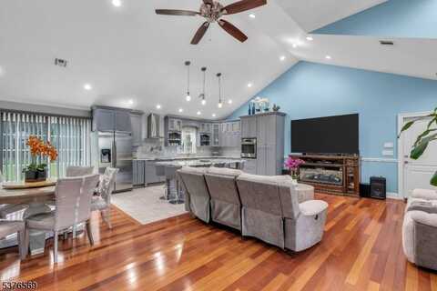 358 S Middlebush Rd, Franklin, NJ 08873