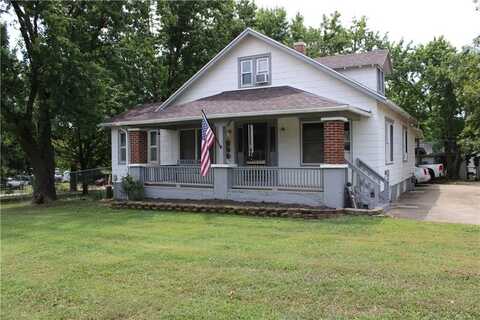 104 E 4th Street, Stover, MO 65078