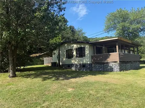 3701 N Grapevine Road, Charleston, WV 25320
