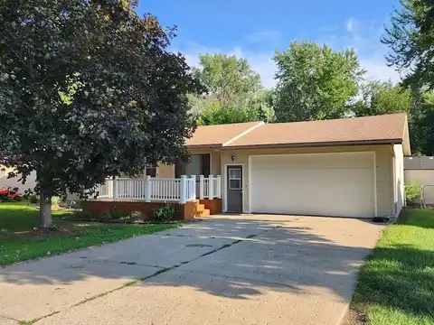 102 Forestview Dr, Yankton, SD 57078