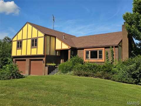 58 North Woods Circle, Hillsboro, IL 62049