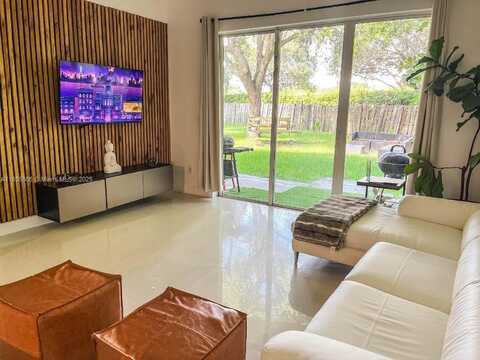 1110 NW 171st Ter, Pembroke Pines, FL 33028
