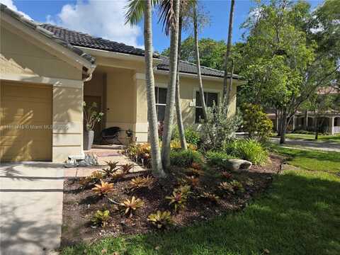 1010 Daisy Ln, Weston, FL 33327
