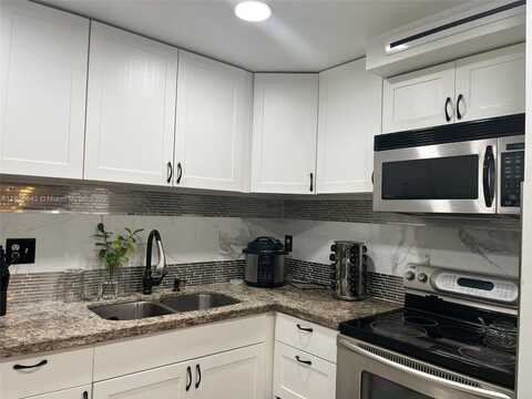 4166 Inverrary Dr, Lauderhill, FL 33319