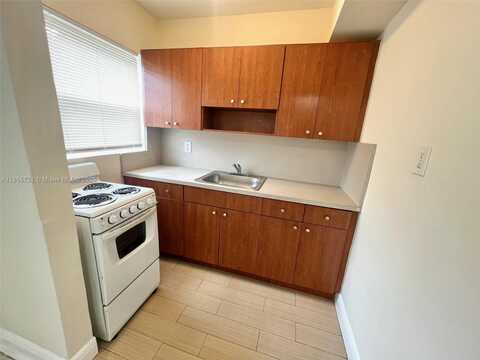 698 NE 85th St, Miami, FL 33138