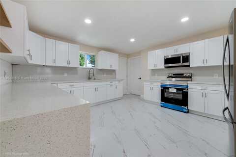 10421 SW 184th St, Cutler Bay, FL 33157