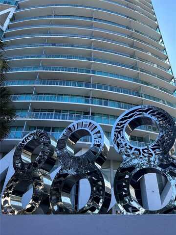 888 Biscayne Blvd, Miami, FL 33132