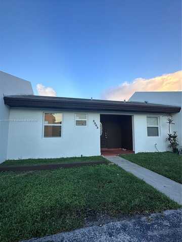 5303 SW 137th Ct, Miami, FL 33175