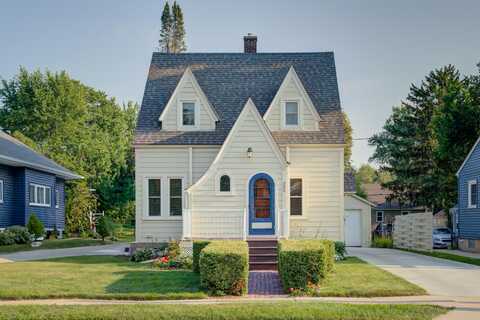 335 W 2nd St, Oconomowoc, WI 53066
