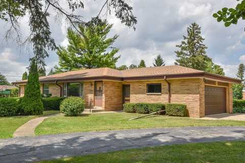 15610 Brookhill Dr, Brookfield, WI 53005