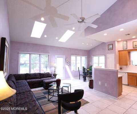18 Kingston Court, Jamesburg, NJ 08831