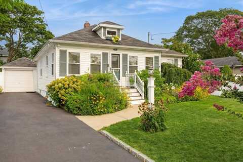109 Roosevelt Avenue, Sayville, NY 11782