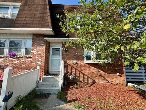 56 Chaucer Court, Middletown, NY 10941