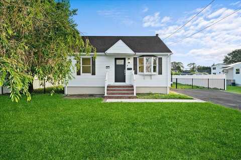 247 N Greene Avenue, Lindenhurst, NY 11757