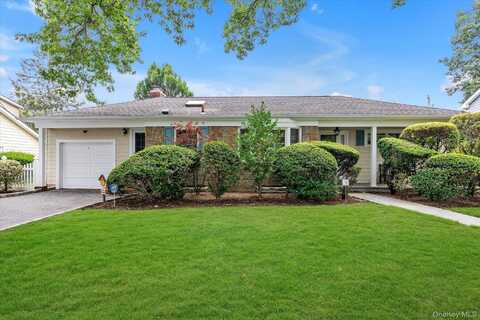 38 Yale Street, Garden City, NY 11530