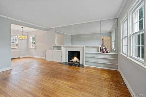 28 Redwood Road, New Hyde Park, NY 11040