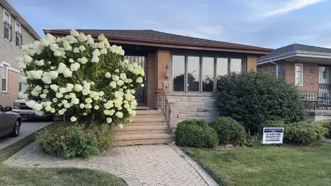 6225 W 63rd Place, Chicago, IL 60638