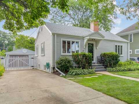 17 N Pine Street, Mount Prospect, IL 60056