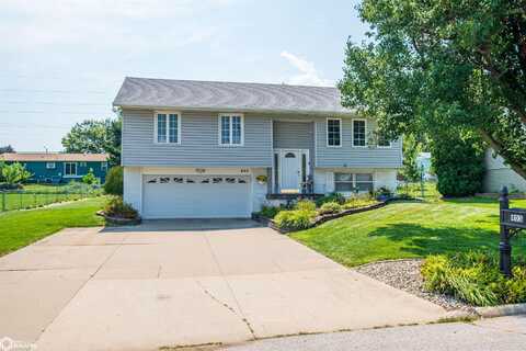 403 Thunderbird Drive, Marshalltown, IA 50158