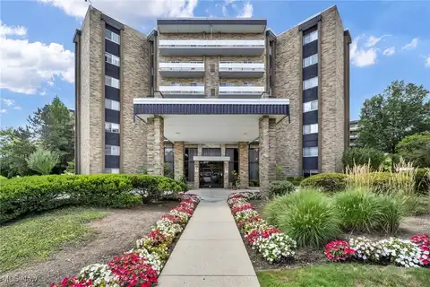 2202 Acacia Park Drive unit: 2315, Lyndhurst, OH 44124