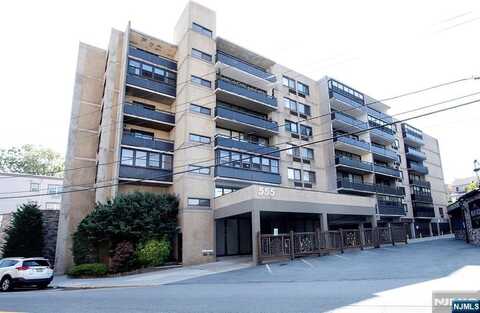 555 Gorge Road 5G, Cliffside Park, NJ 07010