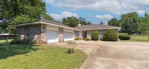 901 E 8th Street, Chouteau, OK 74337
