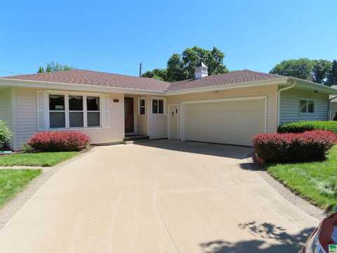 5425 Myers Court, Sioux City, IA 51106