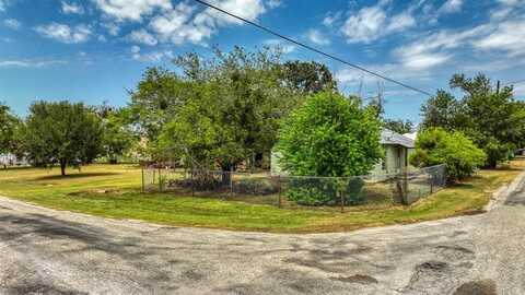 62 Travis Street, Santo, TX 76472