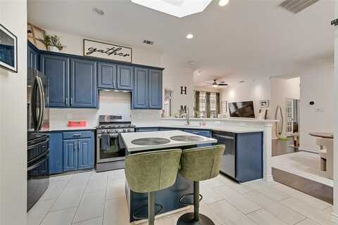 8609 Old Oak Drive, Irving, TX 75063