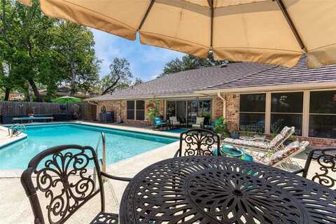 5613 Oakmont Lane, Fort Worth, TX 76112