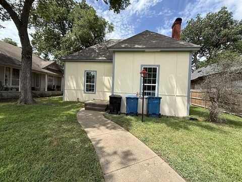 917 W Sears Street, Denison, TX 75020