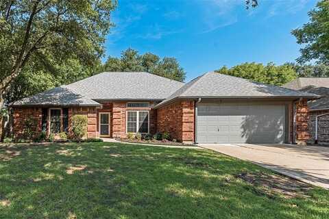 101 Clover Lane, Burleson, TX 76028