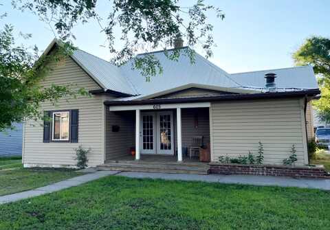 605 N State St, Norton, KS 67654