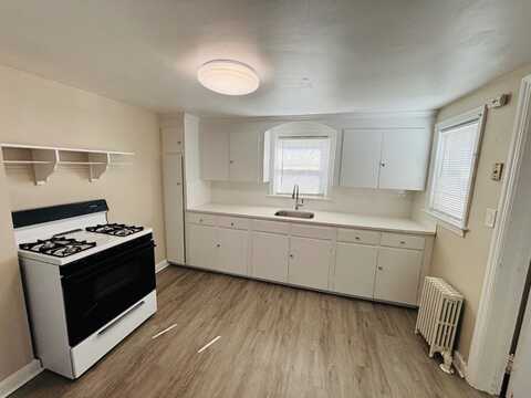 Ellwood St, Glen Cove, NY 11542