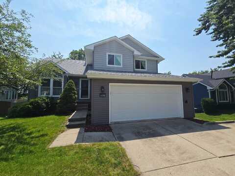 8833 Luin Drive, Clive, IA 50325
