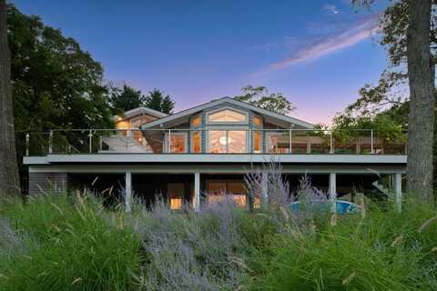 30 Springwood Way, East Hampton, NY 11937