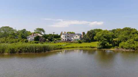 904 Cobb Road W, Water Mill, NY 11976