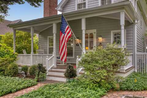 91 Dale Street, Southampton, NY 11968